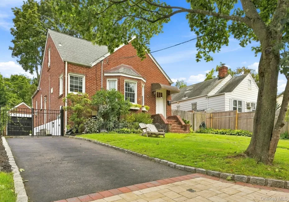 116 Wyman Avenue, Huntington, NY, 4 Bedrooms Bedrooms, 8 Rooms Rooms,1 BathroomBathrooms,Residential,For Rent,Wyman,0,1053309 116 Wyman Avenue, Huntington, NY, 4 Bedrooms Bedrooms, 8 Rooms Rooms,1 BathroomBathrooms,Residential,For Rent,Wyman,0,1053309