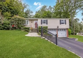 146 Elm Street, Brookhaven, NY, 3 Bedrooms Bedrooms, 7 Rooms Rooms,2 BathroomsBathrooms,Residential,For Rent,Elm,0,1054075 146 Elm Street, Brookhaven, NY, 3 Bedrooms Bedrooms, 7 Rooms Rooms,2 BathroomsBathrooms,Residential,For Rent,Elm,0,1054075