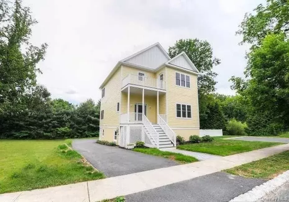 4 BR, 3 bath Rhinebeck village colonial. 4 BR, 3 bath Rhinebeck village colonial.