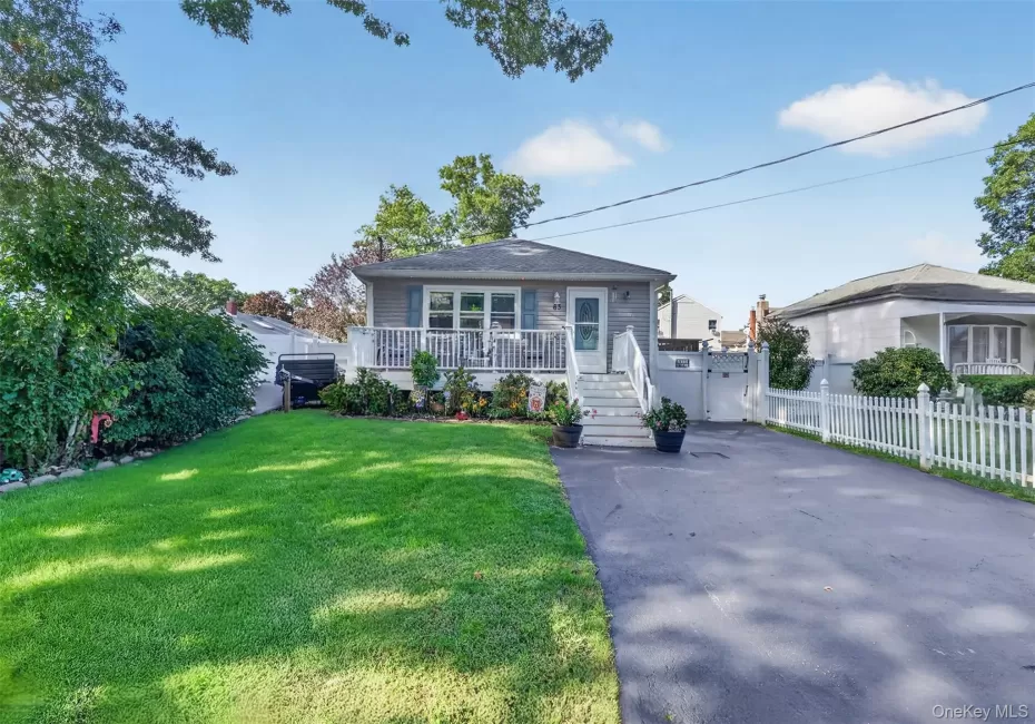 Welcome to 63 4th Street, Ronkonkoma! Welcome to 63 4th Street, Ronkonkoma!