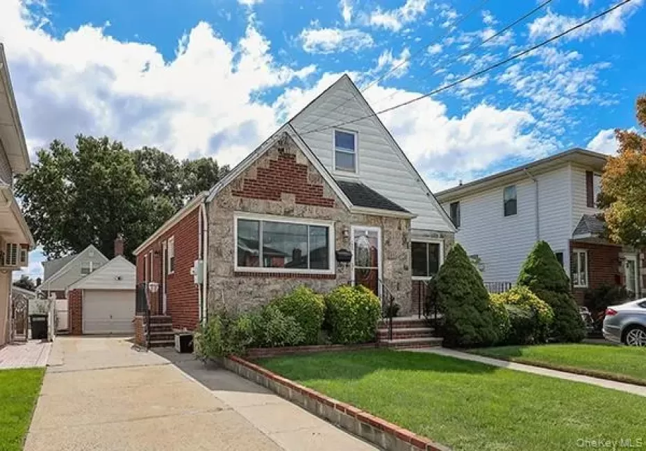 1408 Lowell Avenue, North Hempstead, NY, 4 Bedrooms Bedrooms, 7 Rooms Rooms,2 BathroomsBathrooms,Residential,For Rent,Lowell,0,1054859 1408 Lowell Avenue, North Hempstead, NY, 4 Bedrooms Bedrooms, 7 Rooms Rooms,2 BathroomsBathrooms,Residential,For Rent,Lowell,0,1054859