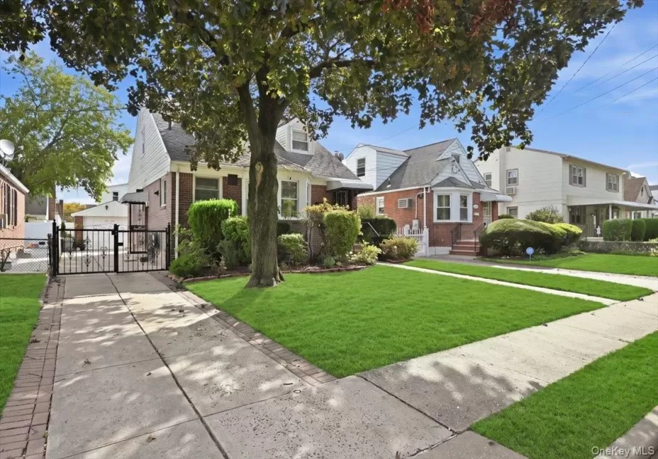 115-09 Parkway Drive, Hempstead, NY, 3 Bedrooms Bedrooms, 7 Rooms Rooms,2 BathroomsBathrooms,Residential,For Rent,Parkway,0,1034623 115-09 Parkway Drive, Hempstead, NY, 3 Bedrooms Bedrooms, 7 Rooms Rooms,2 BathroomsBathrooms,Residential,For Rent,Parkway,0,1034623