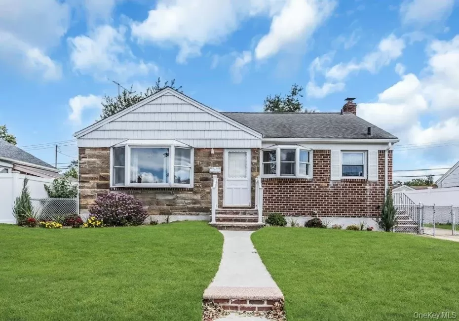 74 Bette Road, Hempstead, NY, 3 Bedrooms Bedrooms, 6 Rooms Rooms,1 BathroomBathrooms,Residential,For Rent,Bette,0,1053893 74 Bette Road, Hempstead, NY, 3 Bedrooms Bedrooms, 6 Rooms Rooms,1 BathroomBathrooms,Residential,For Rent,Bette,0,1053893
