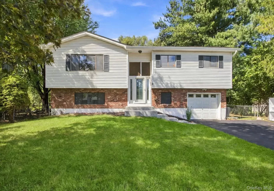 12 Westminister Drive, Middletown, NY, 4 Bedrooms Bedrooms, 10 Rooms Rooms,2 BathroomsBathrooms,Residential,For Rent,Westminister,0,1051888 12 Westminister Drive, Middletown, NY, 4 Bedrooms Bedrooms, 10 Rooms Rooms,2 BathroomsBathrooms,Residential,For Rent,Westminister,0,1051888