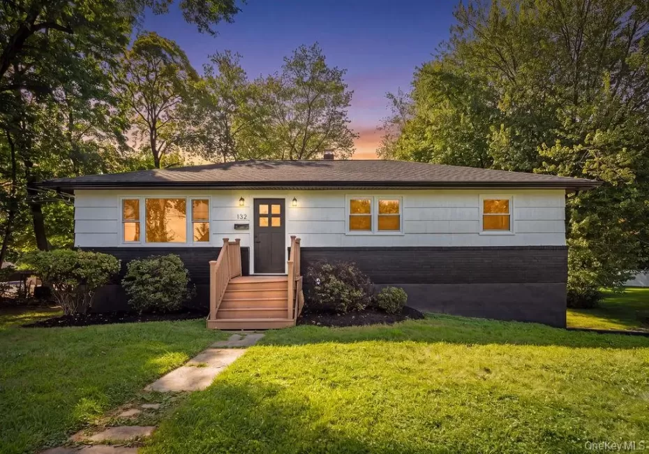132 Conger Avenue, Clarkstown, NY, 4 Bedrooms Bedrooms, 13 Rooms Rooms,3 BathroomsBathrooms,Residential,For Rent,Conger,0,1055115 132 Conger Avenue, Clarkstown, NY, 4 Bedrooms Bedrooms, 13 Rooms Rooms,3 BathroomsBathrooms,Residential,For Rent,Conger,0,1055115