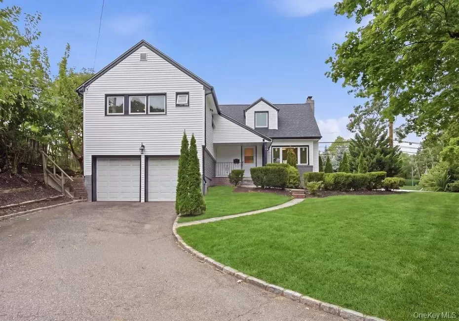 84 Middle Neck Road, North Hempstead, NY, 4 Bedrooms Bedrooms, 7 Rooms Rooms,2 BathroomsBathrooms,Residential,For Rent,Middle Neck,0,1054753 84 Middle Neck Road, North Hempstead, NY, 4 Bedrooms Bedrooms, 7 Rooms Rooms,2 BathroomsBathrooms,Residential,For Rent,Middle Neck,0,1054753