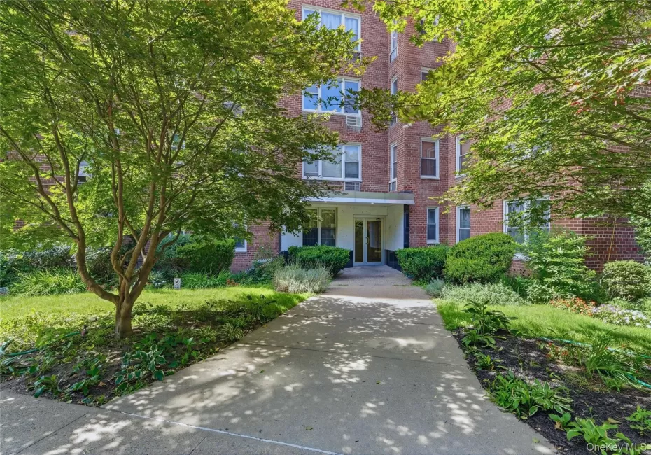 Welcome to 3475 Greystone Ave ...a Riverdale gem Welcome to 3475 Greystone Ave ...a Riverdale gem