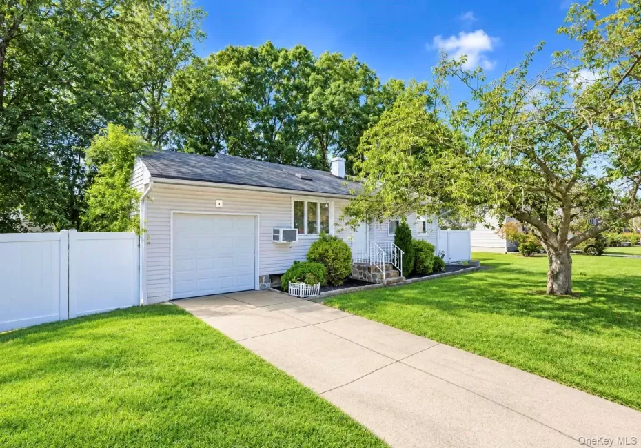 8 Norwalk Lane, Brookhaven, NY, 3 Bedrooms Bedrooms, 5 Rooms Rooms,1 BathroomBathrooms,Residential,For Rent,Norwalk,0,1051965 8 Norwalk Lane, Brookhaven, NY, 3 Bedrooms Bedrooms, 5 Rooms Rooms,1 BathroomBathrooms,Residential,For Rent,Norwalk,0,1051965