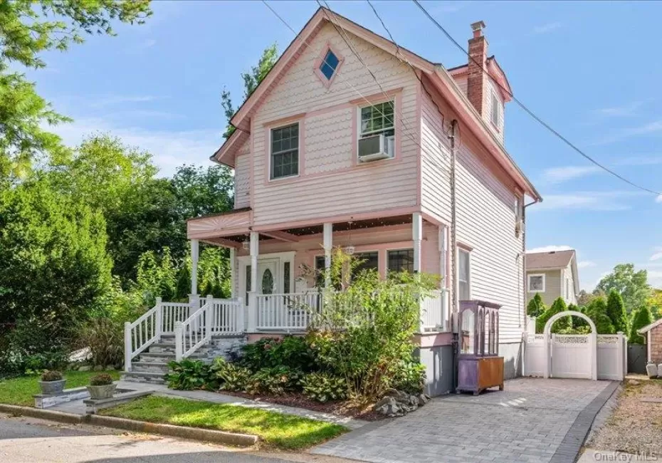 39 12th Avenue, Oyster Bay, NY, 3 Bedrooms Bedrooms, 6 Rooms Rooms,1 BathroomBathrooms,Residential,For Rent,12th,0,1052419 39 12th Avenue, Oyster Bay, NY, 3 Bedrooms Bedrooms, 6 Rooms Rooms,1 BathroomBathrooms,Residential,For Rent,12th,0,1052419