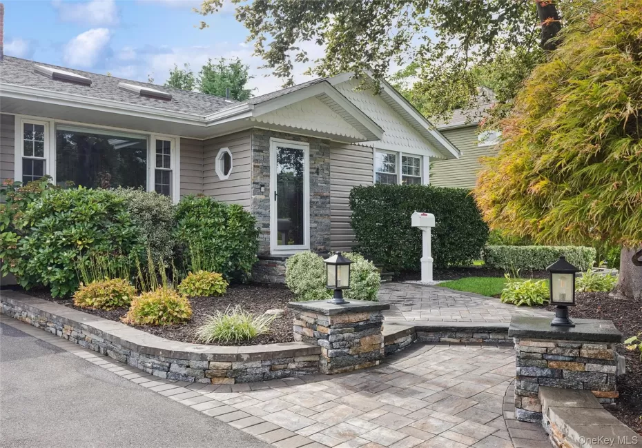 Welcome to 4 Larkspur Drive paved walkway Welcome to 4 Larkspur Drive paved walkway