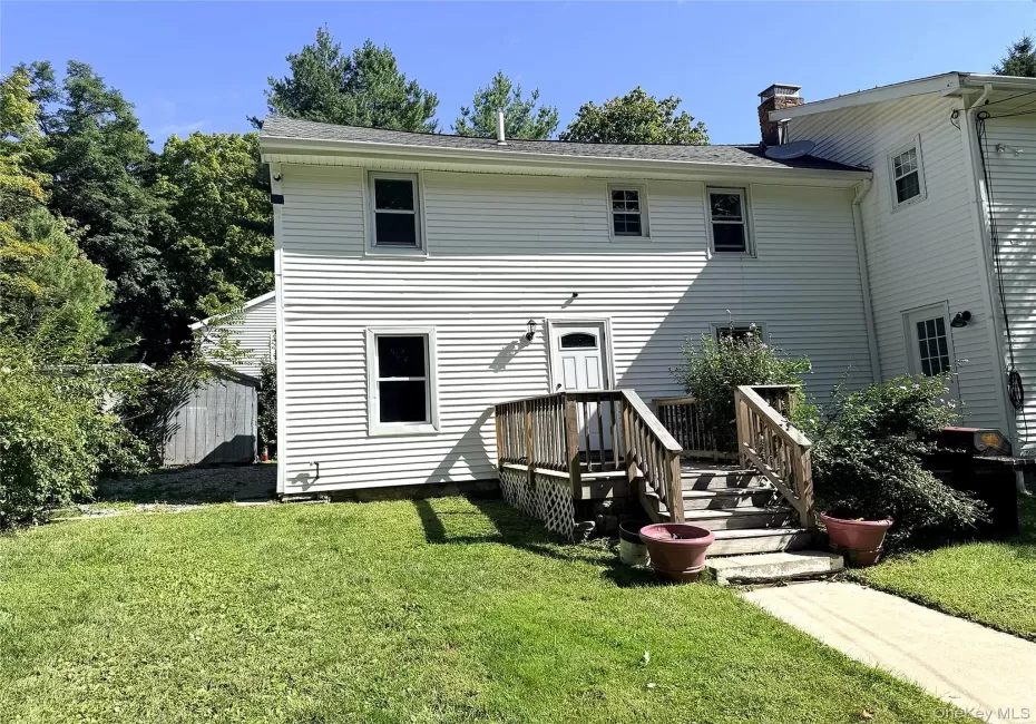 Welcome to 27 Gatto Drive, a very spacious 3 bedroom, 1 bath single family home just a short walk from downtown Mount Kisco. Welcome to 27 Gatto Drive, a very spacious 3 bedroom, 1 bath single family home just a short walk from downtown Mount Kisco.