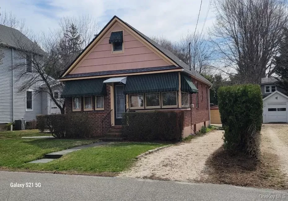168 Lewis Road, Huntington, NY, 1 Bedroom Bedrooms, 5 Rooms Rooms,1 BathroomBathrooms,Residential Lease,For Rent,Lewis,0,1055307 168 Lewis Road, Huntington, NY, 1 Bedroom Bedrooms, 5 Rooms Rooms,1 BathroomBathrooms,Residential Lease,For Rent,Lewis,0,1055307