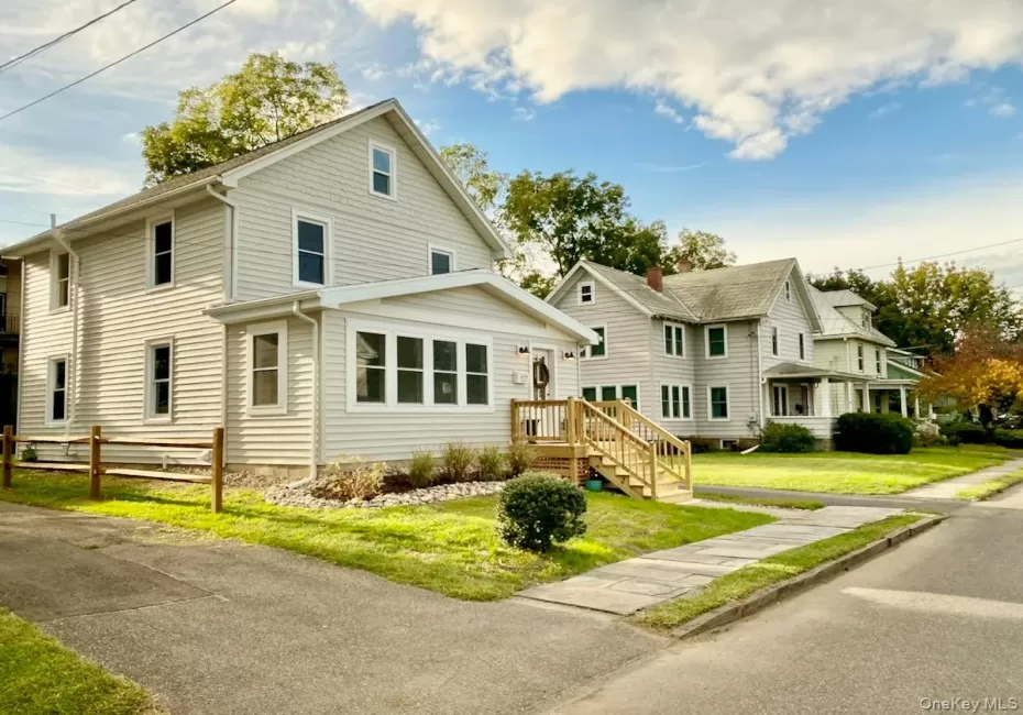 127 Emerson Street, Kingston, NY, 3 Bedrooms Bedrooms, 7 Rooms Rooms,1 BathroomBathrooms,Residential Lease,For Rent,Emerson,0,1055469 127 Emerson Street, Kingston, NY, 3 Bedrooms Bedrooms, 7 Rooms Rooms,1 BathroomBathrooms,Residential Lease,For Rent,Emerson,0,1055469