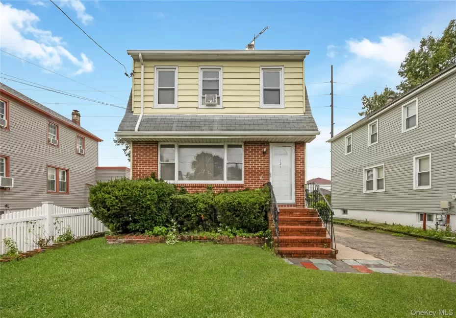 121 Cochran Place, Hempstead, NY, 4 Bedrooms Bedrooms, 10 Rooms Rooms,2 BathroomsBathrooms,Residential,For Rent,Cochran,0,1053795 121 Cochran Place, Hempstead, NY, 4 Bedrooms Bedrooms, 10 Rooms Rooms,2 BathroomsBathrooms,Residential,For Rent,Cochran,0,1053795
