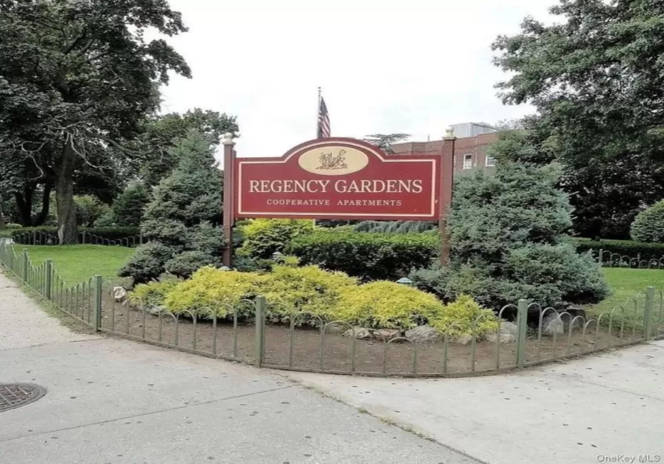 Regency Gardens-Beautiful garden Complex ! Regency Gardens-Beautiful garden Complex !