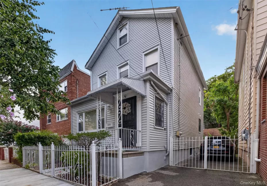 2518 Glebe Avenue, New York, NY, 3 Bedrooms Bedrooms, 10 Rooms Rooms,1 BathroomBathrooms,Residential,For Rent,Glebe,0,1055590 2518 Glebe Avenue, New York, NY, 3 Bedrooms Bedrooms, 10 Rooms Rooms,1 BathroomBathrooms,Residential,For Rent,Glebe,0,1055590