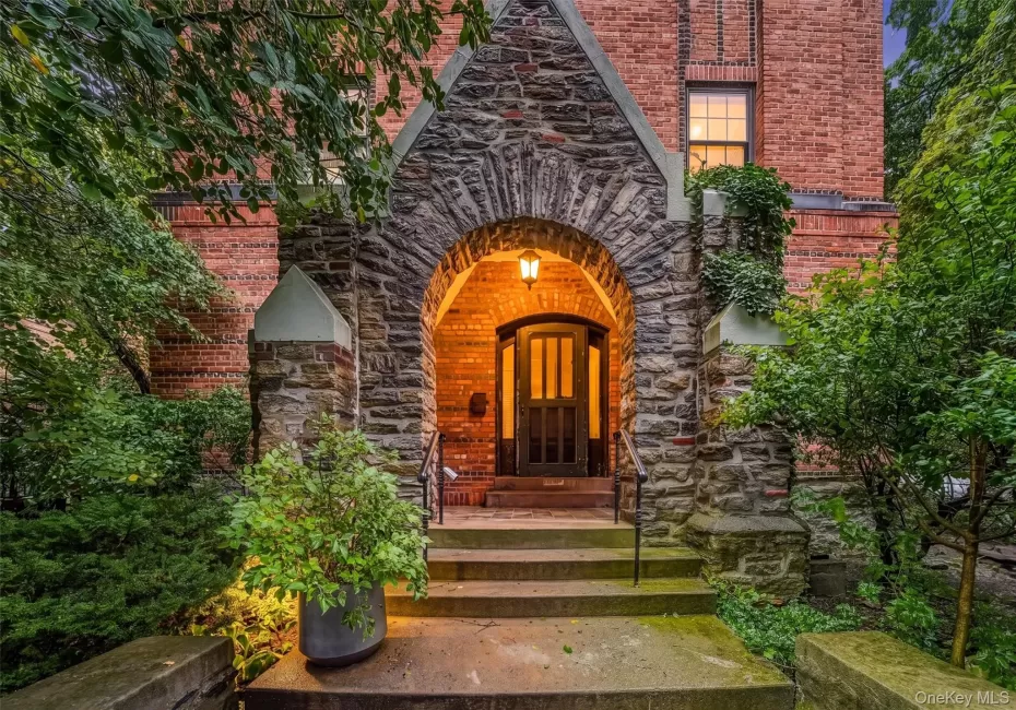 828 Bronx River Road, Yonkers, NY, 3 Bedrooms Bedrooms, 8 Rooms Rooms,2 BathroomsBathrooms,Residential,For Rent,Bronx River,0,1055452 828 Bronx River Road, Yonkers, NY, 3 Bedrooms Bedrooms, 8 Rooms Rooms,2 BathroomsBathrooms,Residential,For Rent,Bronx River,0,1055452