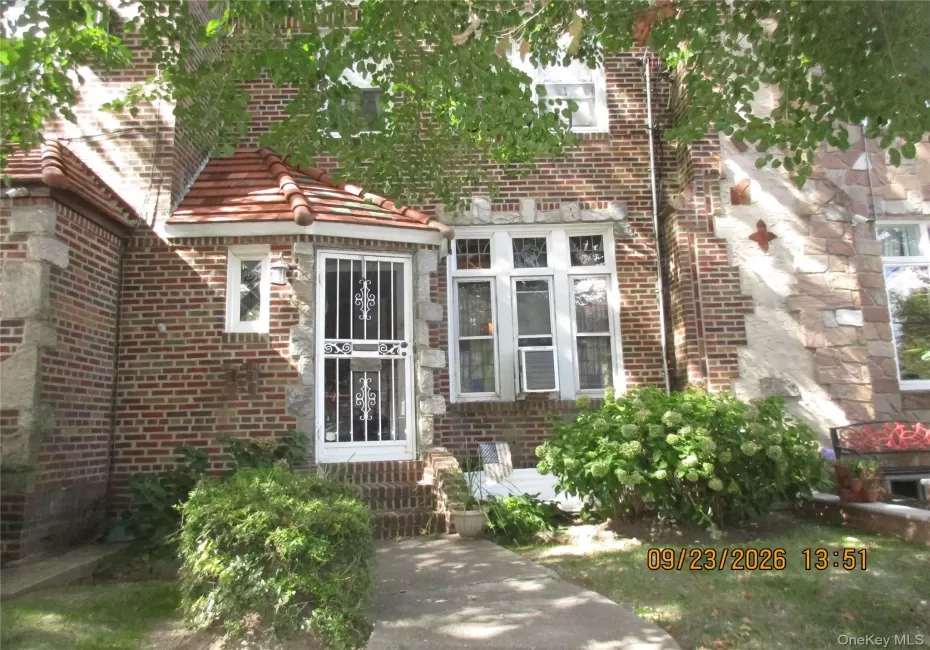 82-51 penelope Avenue, New York, NY, 3 Bedrooms Bedrooms, 6 Rooms Rooms,1 BathroomBathrooms,Residential,For Rent,penelope,0,1053588 82-51 penelope Avenue, New York, NY, 3 Bedrooms Bedrooms, 6 Rooms Rooms,1 BathroomBathrooms,Residential,For Rent,penelope,0,1053588