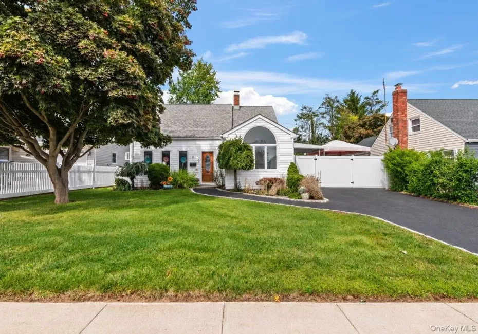 61 Hollyhock Road, Hempstead, NY, 3 Bedrooms Bedrooms, 6 Rooms Rooms,2 BathroomsBathrooms,Residential,For Rent,Hollyhock,0,1055683 61 Hollyhock Road, Hempstead, NY, 3 Bedrooms Bedrooms, 6 Rooms Rooms,2 BathroomsBathrooms,Residential,For Rent,Hollyhock,0,1055683