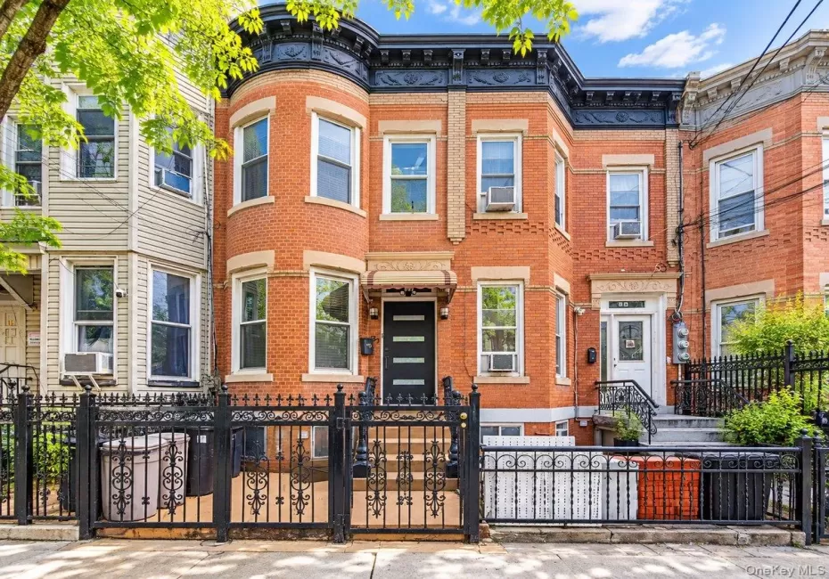 37 Grant Avenue, New York, NY, 2 Bedrooms Bedrooms, 6 Rooms Rooms,1 BathroomBathrooms,Residential,For Rent,Grant,0,1055390 37 Grant Avenue, New York, NY, 2 Bedrooms Bedrooms, 6 Rooms Rooms,1 BathroomBathrooms,Residential,For Rent,Grant,0,1055390