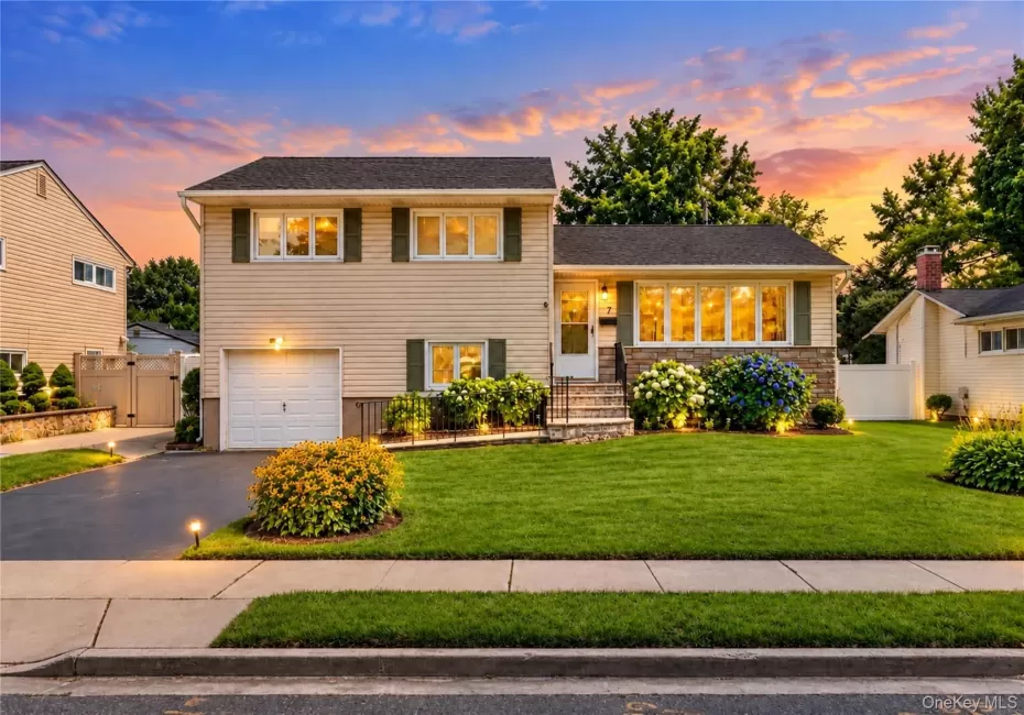 7 Primrose Avenue, Oyster Bay, NY, 3 Bedrooms Bedrooms, 10 Rooms Rooms,2 BathroomsBathrooms,Residential,For Rent,Primrose,0,1055888 7 Primrose Avenue, Oyster Bay, NY, 3 Bedrooms Bedrooms, 10 Rooms Rooms,2 BathroomsBathrooms,Residential,For Rent,Primrose,0,1055888