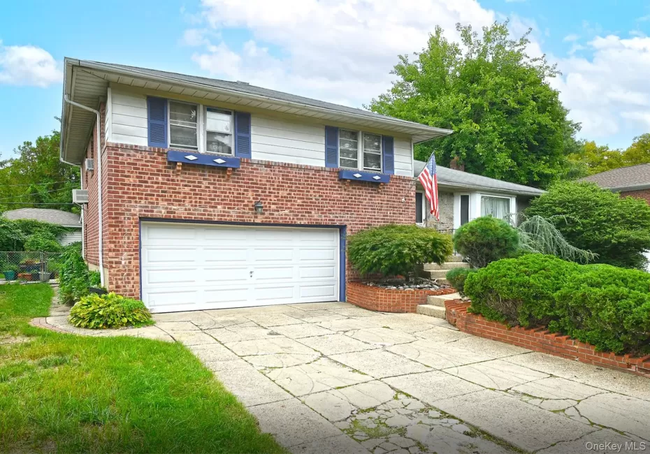 21 Goldfield Street, Huntington, NY, 3 Bedrooms Bedrooms, 7 Rooms Rooms,2 BathroomsBathrooms,Residential,For Rent,Goldfield,0,1056023 21 Goldfield Street, Huntington, NY, 3 Bedrooms Bedrooms, 7 Rooms Rooms,2 BathroomsBathrooms,Residential,For Rent,Goldfield,0,1056023