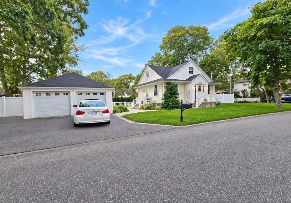 124 Bradford Avenue, Islip, NY, 2 Bedrooms Bedrooms, 6 Rooms Rooms,1 BathroomBathrooms,Residential,For Rent,Bradford,0,1056176 124 Bradford Avenue, Islip, NY, 2 Bedrooms Bedrooms, 6 Rooms Rooms,1 BathroomBathrooms,Residential,For Rent,Bradford,0,1056176
