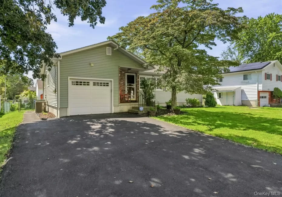 3 Allerton Avenue, Middletown, NY, 3 Bedrooms Bedrooms, 11 Rooms Rooms,2 BathroomsBathrooms,Residential Lease,For Rent,Allerton,0,1055915 3 Allerton Avenue, Middletown, NY, 3 Bedrooms Bedrooms, 11 Rooms Rooms,2 BathroomsBathrooms,Residential Lease,For Rent,Allerton,0,1055915
