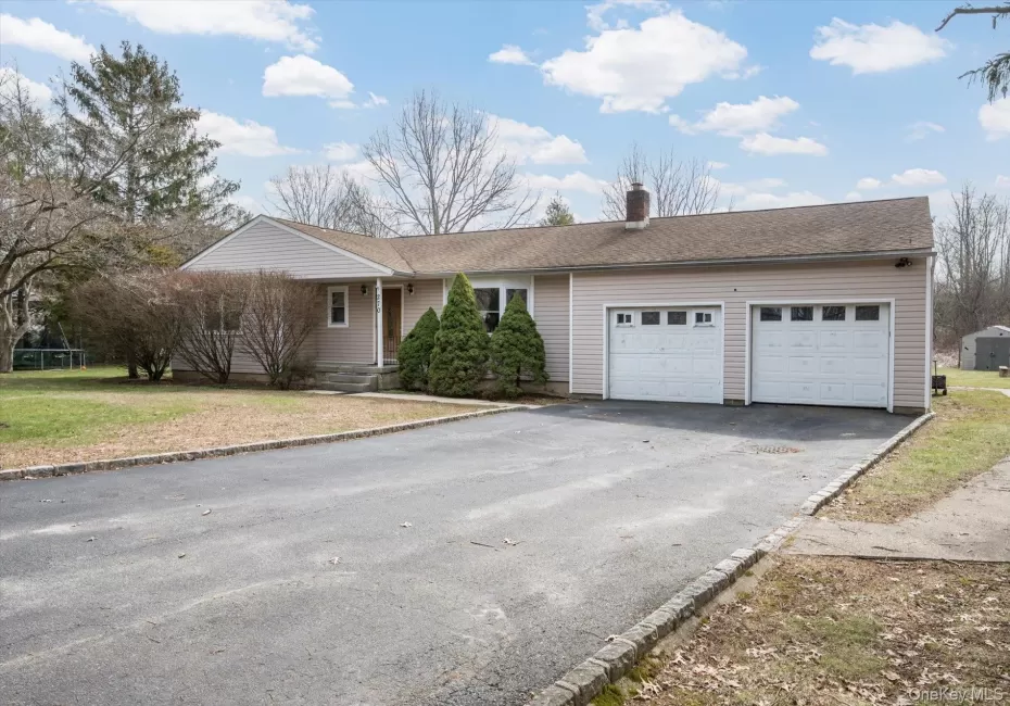 270 Old Commack Road, Smithtown, NY, 4 Bedrooms Bedrooms, 8 Rooms Rooms,3 BathroomsBathrooms,Residential,For Rent,Old Commack,0,1055060 270 Old Commack Road, Smithtown, NY, 4 Bedrooms Bedrooms, 8 Rooms Rooms,3 BathroomsBathrooms,Residential,For Rent,Old Commack,0,1055060