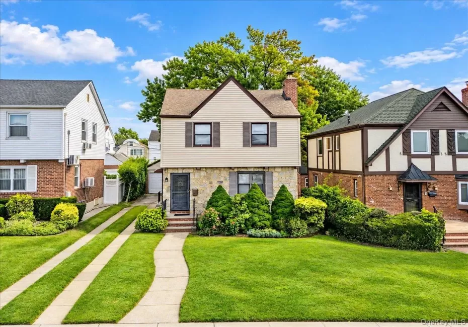 75-79 181st Street, New York, NY, 3 Bedrooms Bedrooms, 7 Rooms Rooms,2 BathroomsBathrooms,Residential,For Rent,181st,0,1055421 75-79 181st Street, New York, NY, 3 Bedrooms Bedrooms, 7 Rooms Rooms,2 BathroomsBathrooms,Residential,For Rent,181st,0,1055421