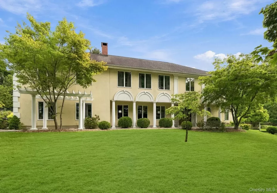 Welcome to 611 Knollwood Road Welcome to 611 Knollwood Road