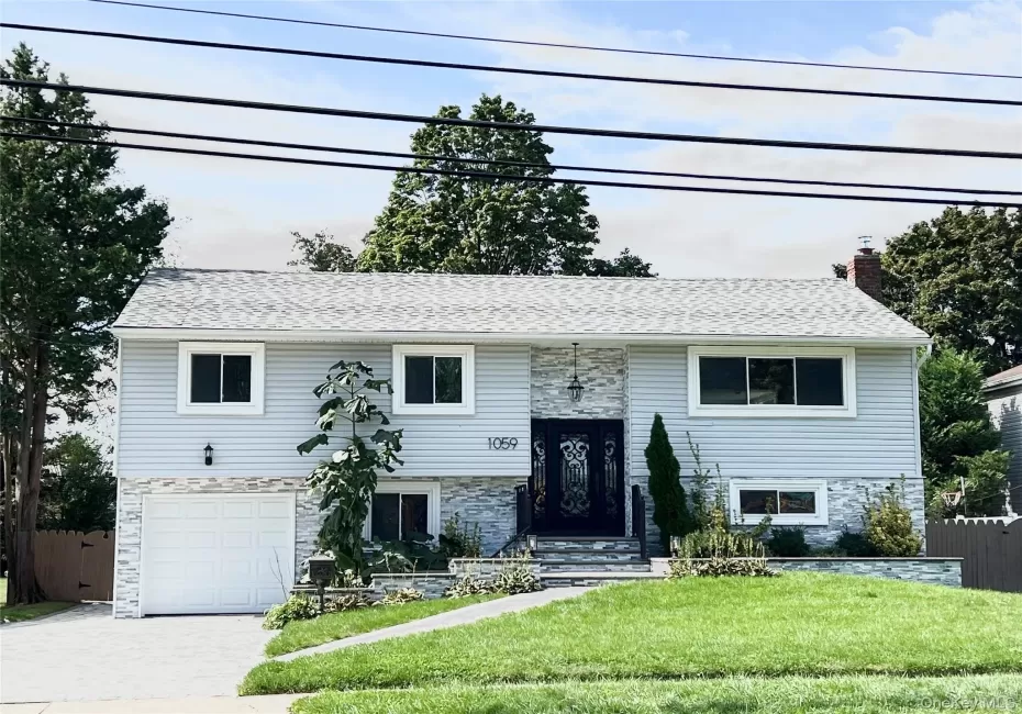 1059 Denton Avenue, North Hempstead, NY, 5 Bedrooms Bedrooms, 12 Rooms Rooms,4 BathroomsBathrooms,Residential,For Rent,Denton,0,1056501 1059 Denton Avenue, North Hempstead, NY, 5 Bedrooms Bedrooms, 12 Rooms Rooms,4 BathroomsBathrooms,Residential,For Rent,Denton,0,1056501