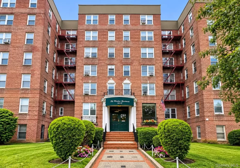 143-25 84th Drive, New York, NY, 2 Rooms Rooms,1 BathroomBathrooms,Residential,For Rent,84th,0,1056562 143-25 84th Drive, New York, NY, 2 Rooms Rooms,1 BathroomBathrooms,Residential,For Rent,84th,0,1056562