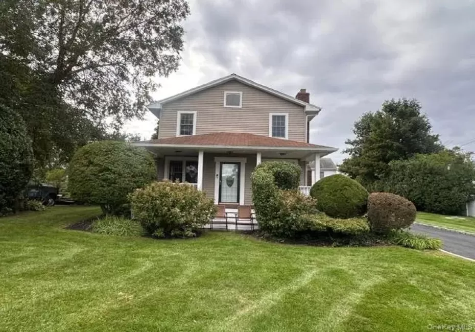 22 Cedar Street, Smithtown, NY, 4 Bedrooms Bedrooms, 8 Rooms Rooms,2 BathroomsBathrooms,Residential Lease,For Rent,Cedar,0,1056754 22 Cedar Street, Smithtown, NY, 4 Bedrooms Bedrooms, 8 Rooms Rooms,2 BathroomsBathrooms,Residential Lease,For Rent,Cedar,0,1056754