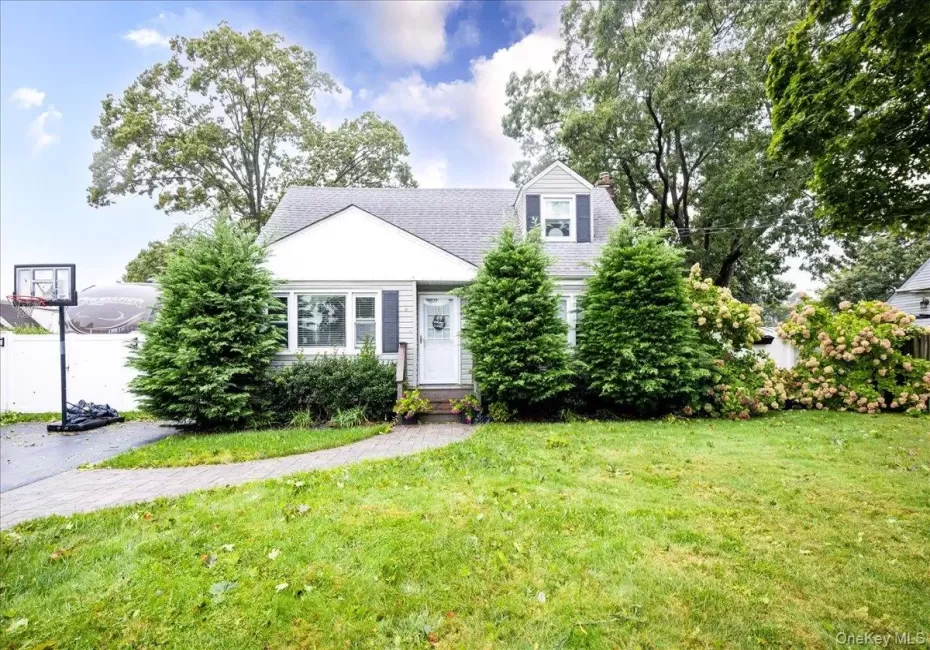 621 Fulton Avenue, Babylon, NY, 5 Bedrooms Bedrooms, 9 Rooms Rooms,2 BathroomsBathrooms,Residential,For Rent,Fulton,0,1056784 621 Fulton Avenue, Babylon, NY, 5 Bedrooms Bedrooms, 9 Rooms Rooms,2 BathroomsBathrooms,Residential,For Rent,Fulton,0,1056784
