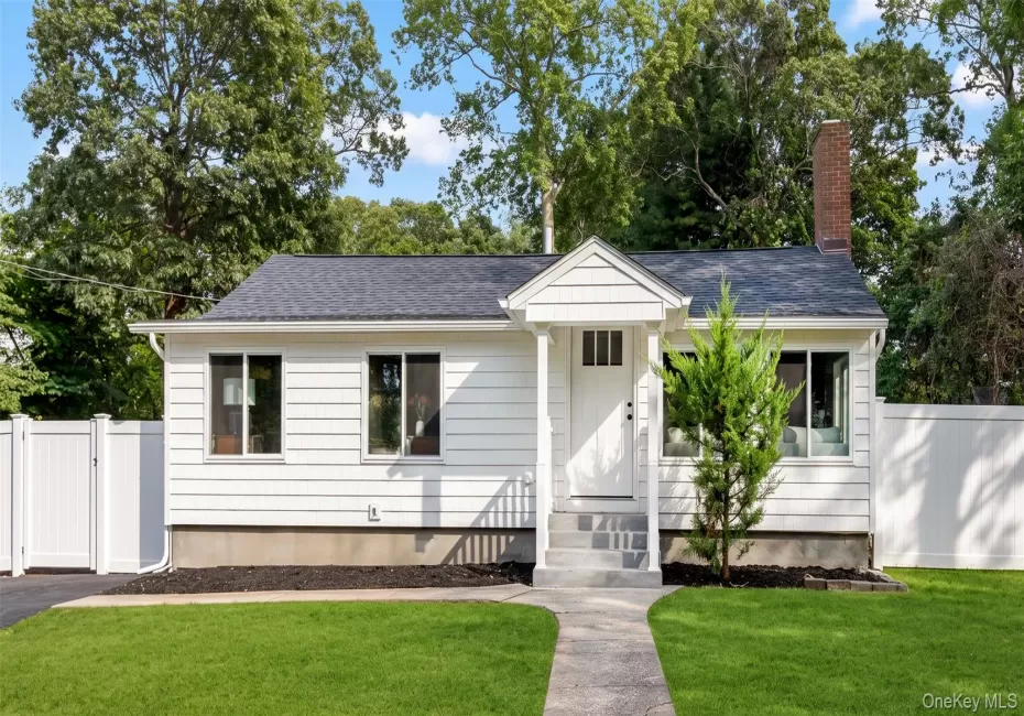 8 Woodlawn Avenue, Brookhaven, NY, 3 Bedrooms Bedrooms, 5 Rooms Rooms,1 BathroomBathrooms,Residential,For Rent,Woodlawn,0,1056826 8 Woodlawn Avenue, Brookhaven, NY, 3 Bedrooms Bedrooms, 5 Rooms Rooms,1 BathroomBathrooms,Residential,For Rent,Woodlawn,0,1056826