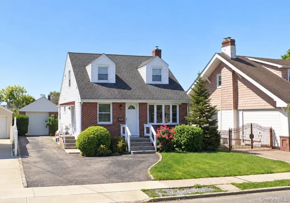 145 Westbury Avenue, North Hempstead, NY, 4 Bedrooms Bedrooms, 6 Rooms Rooms,2 BathroomsBathrooms,Residential,For Rent,Westbury,0,1056054 145 Westbury Avenue, North Hempstead, NY, 4 Bedrooms Bedrooms, 6 Rooms Rooms,2 BathroomsBathrooms,Residential,For Rent,Westbury,0,1056054