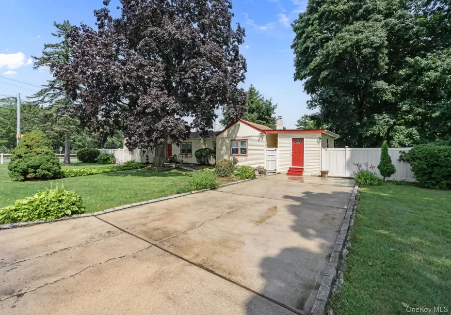 125 1st Street, Islip, NY, 3 Bedrooms Bedrooms, 6 Rooms Rooms,1 BathroomBathrooms,Residential,For Rent,1st,0,1056927 125 1st Street, Islip, NY, 3 Bedrooms Bedrooms, 6 Rooms Rooms,1 BathroomBathrooms,Residential,For Rent,1st,0,1056927