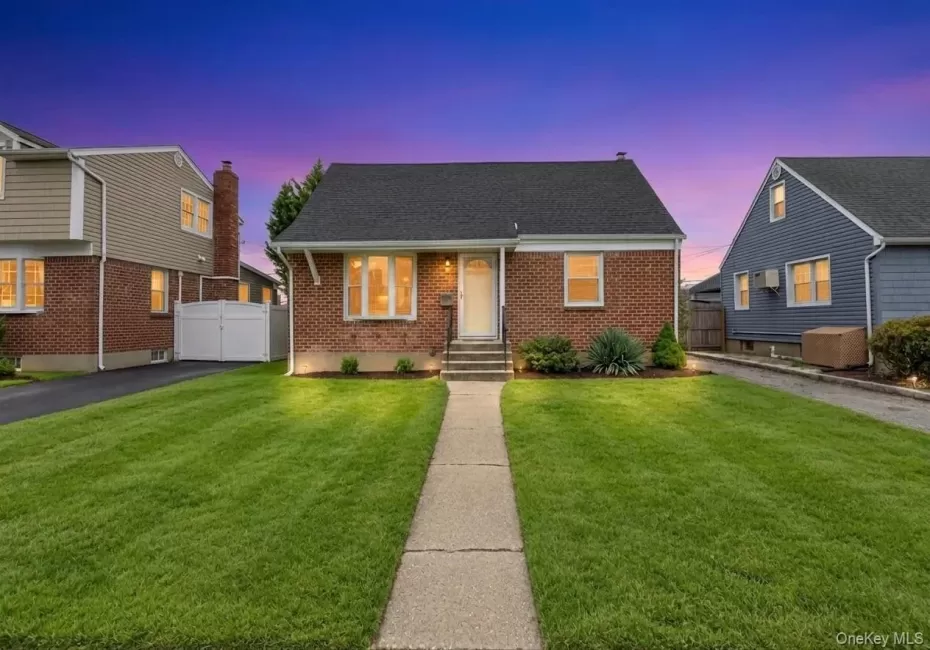 30 Mc Alester Avenue, Oyster Bay, NY, 4 Bedrooms Bedrooms, 8 Rooms Rooms,3 BathroomsBathrooms,Residential,For Rent,Mc Alester,0,1054322 30 Mc Alester Avenue, Oyster Bay, NY, 4 Bedrooms Bedrooms, 8 Rooms Rooms,3 BathroomsBathrooms,Residential,For Rent,Mc Alester,0,1054322