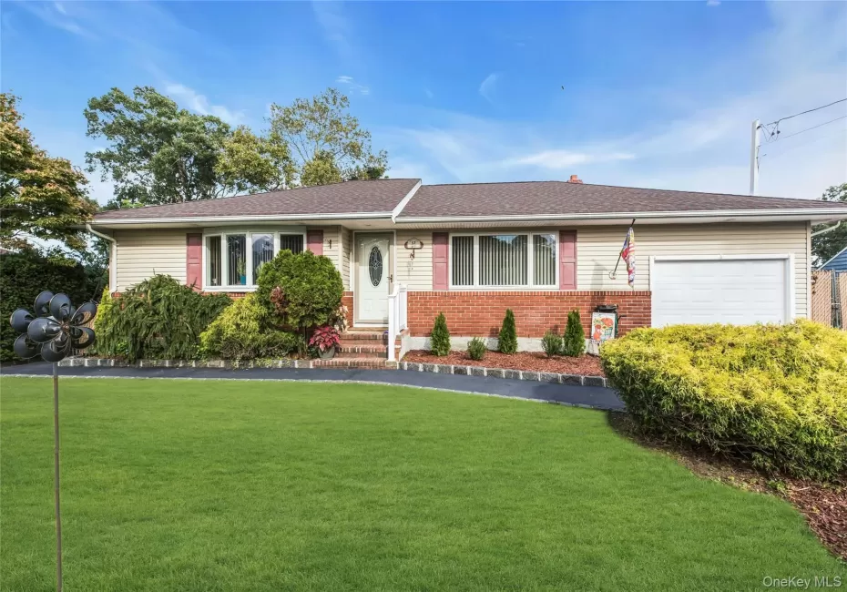 57 Commercial Avenue, Islip, NY, 3 Bedrooms Bedrooms, 6 Rooms Rooms,1 BathroomBathrooms,Residential,For Rent,Commercial,0,1054780 57 Commercial Avenue, Islip, NY, 3 Bedrooms Bedrooms, 6 Rooms Rooms,1 BathroomBathrooms,Residential,For Rent,Commercial,0,1054780