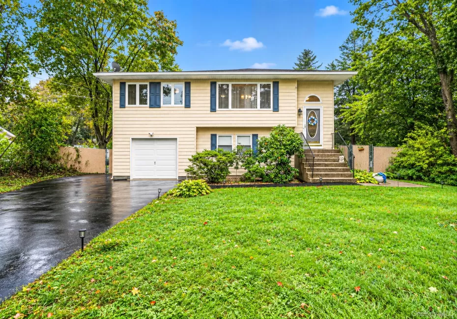 102 Robinson Avenue, Brookhaven, NY, 5 Bedrooms Bedrooms, 13 Rooms Rooms,2 BathroomsBathrooms,Residential,For Rent,Robinson,0,1055899 102 Robinson Avenue, Brookhaven, NY, 5 Bedrooms Bedrooms, 13 Rooms Rooms,2 BathroomsBathrooms,Residential,For Rent,Robinson,0,1055899