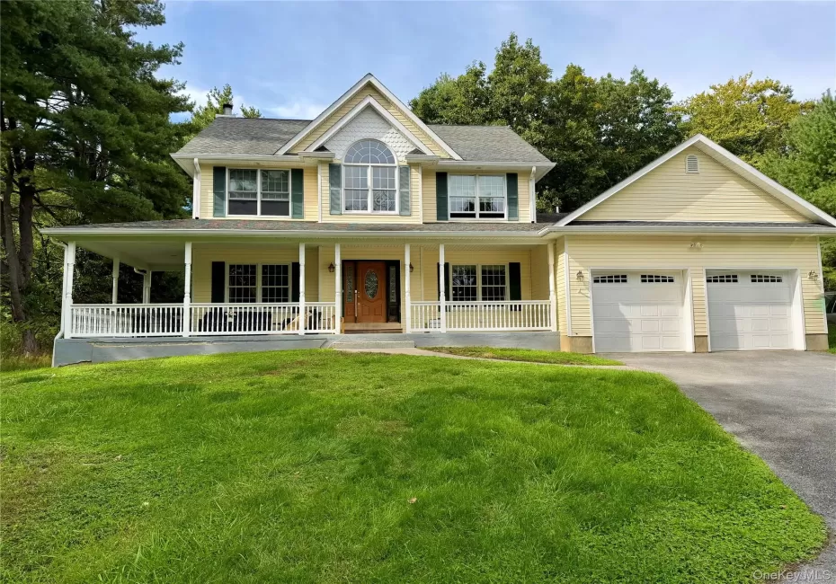 Don't miss this foreclosure opportunity on one of the nicest streets in Warwick!! PRICED TO SELL!! Don't miss this foreclosure opportunity on one of the nicest streets in Warwick!! PRICED TO SELL!!