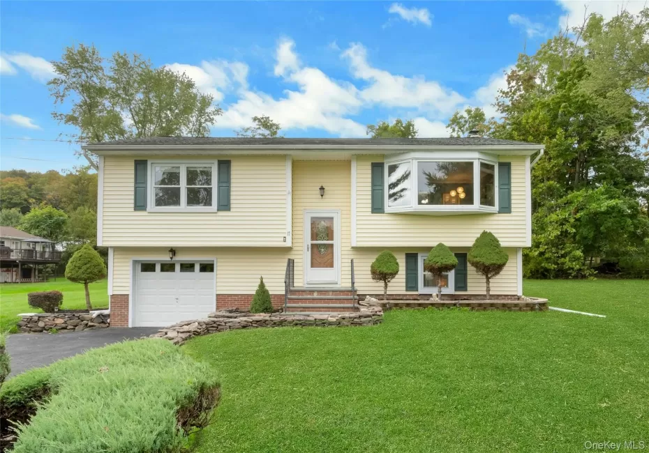 17 Hunter Street, Woodbury, NY, 3 Bedrooms Bedrooms, 8 Rooms Rooms,2 BathroomsBathrooms,Residential,For Rent,Hunter,0,1055761 17 Hunter Street, Woodbury, NY, 3 Bedrooms Bedrooms, 8 Rooms Rooms,2 BathroomsBathrooms,Residential,For Rent,Hunter,0,1055761