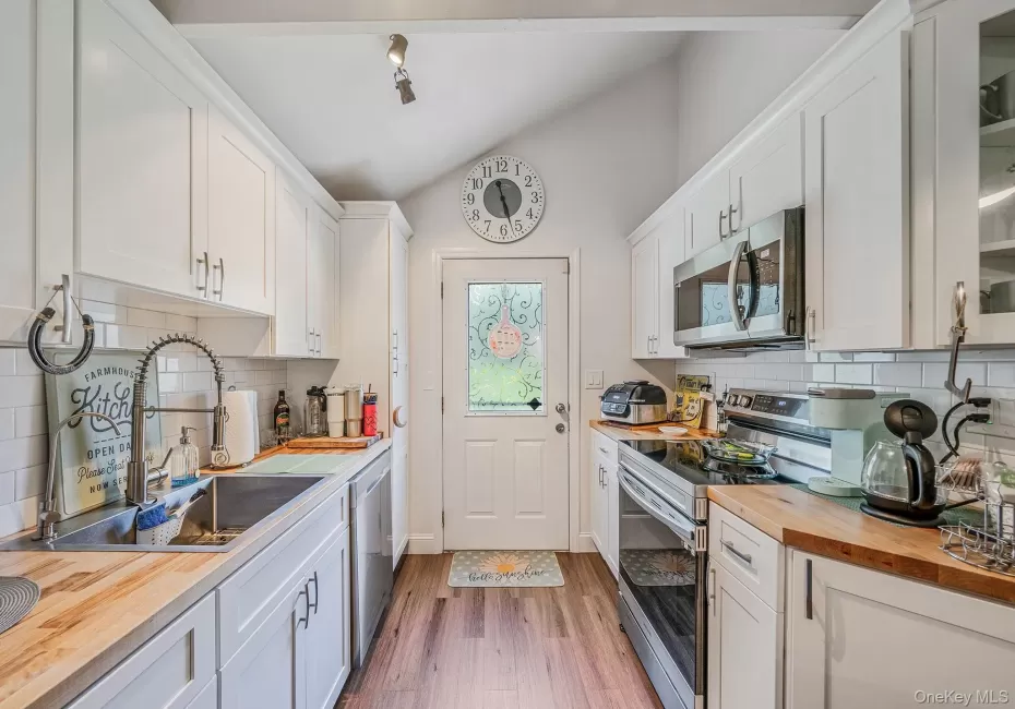 10 Community Road, Brookhaven, NY, 2 Bedrooms Bedrooms, 5 Rooms Rooms,1 BathroomBathrooms,Residential Lease,For Rent,Community,0,1057037 10 Community Road, Brookhaven, NY, 2 Bedrooms Bedrooms, 5 Rooms Rooms,1 BathroomBathrooms,Residential Lease,For Rent,Community,0,1057037