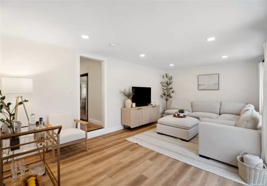 28 Argonne West Road, Southampton, NY, 3 Bedrooms Bedrooms, 7 Rooms Rooms,2 BathroomsBathrooms,Residential Lease,For Rent,Argonne West,0,L3535604 28 Argonne West Road, Southampton, NY, 3 Bedrooms Bedrooms, 7 Rooms Rooms,2 BathroomsBathrooms,Residential Lease,For Rent,Argonne West,0,L3535604