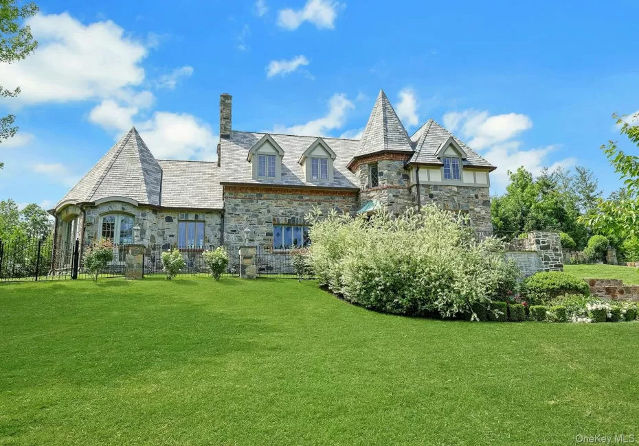 77 Deerhurst Road, Yonkers, NY, 4 Bedrooms Bedrooms, 11 Rooms Rooms,2 BathroomsBathrooms,Residential Lease,For Rent,Deerhurst,0,1053323 77 Deerhurst Road, Yonkers, NY, 4 Bedrooms Bedrooms, 11 Rooms Rooms,2 BathroomsBathrooms,Residential Lease,For Rent,Deerhurst,0,1053323
