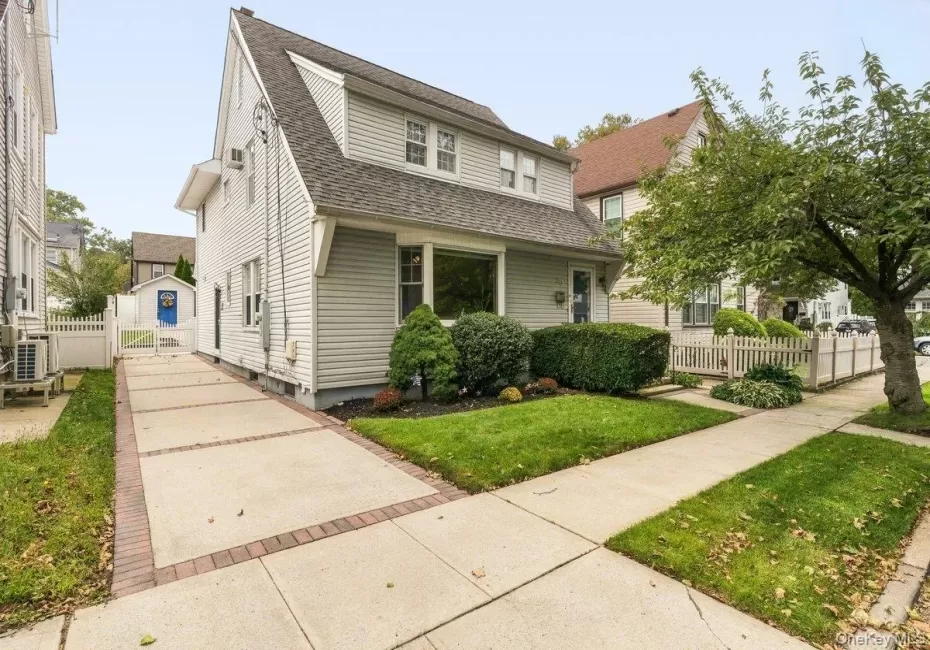30 Astor Place, North Hempstead, NY, 4 Bedrooms Bedrooms, 10 Rooms Rooms,3 BathroomsBathrooms,Residential,For Rent,Astor,0,1055815 30 Astor Place, North Hempstead, NY, 4 Bedrooms Bedrooms, 10 Rooms Rooms,3 BathroomsBathrooms,Residential,For Rent,Astor,0,1055815