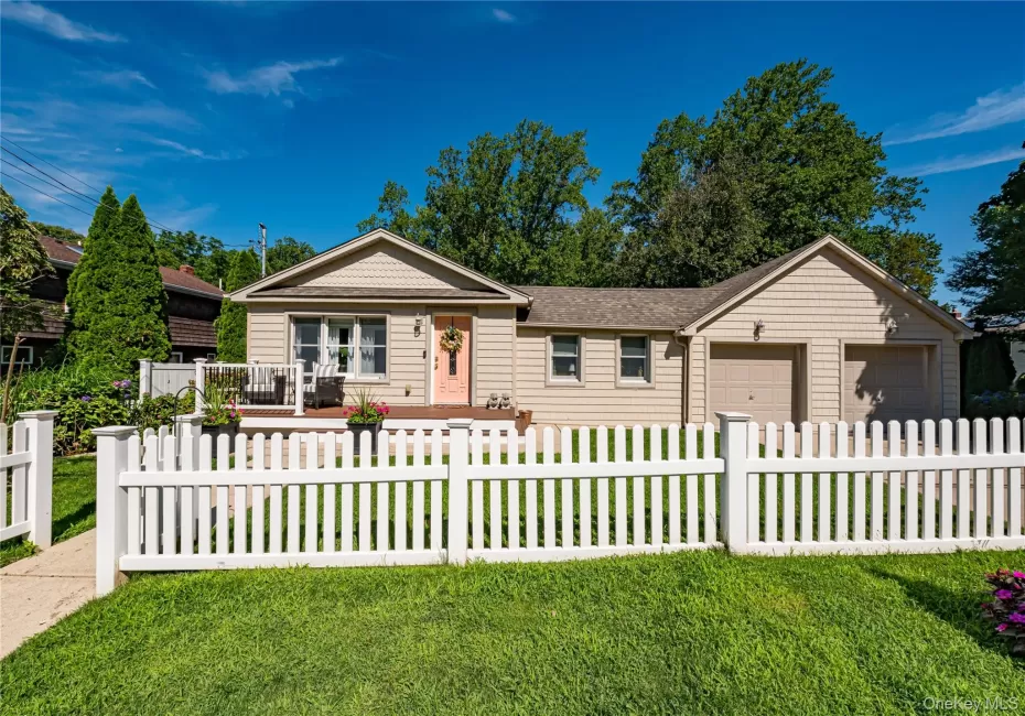 10 Laurel Road, Smithtown, NY, 3 Bedrooms Bedrooms, 6 Rooms Rooms,3 BathroomsBathrooms,Residential,For Rent,Laurel,0,1055398 10 Laurel Road, Smithtown, NY, 3 Bedrooms Bedrooms, 6 Rooms Rooms,3 BathroomsBathrooms,Residential,For Rent,Laurel,0,1055398