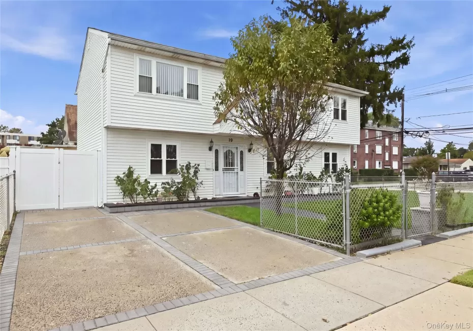 75 Harding Place, Hempstead, NY, 5 Bedrooms Bedrooms, 12 Rooms Rooms,2 BathroomsBathrooms,Residential,For Rent,Harding,0,1056040 75 Harding Place, Hempstead, NY, 5 Bedrooms Bedrooms, 12 Rooms Rooms,2 BathroomsBathrooms,Residential,For Rent,Harding,0,1056040