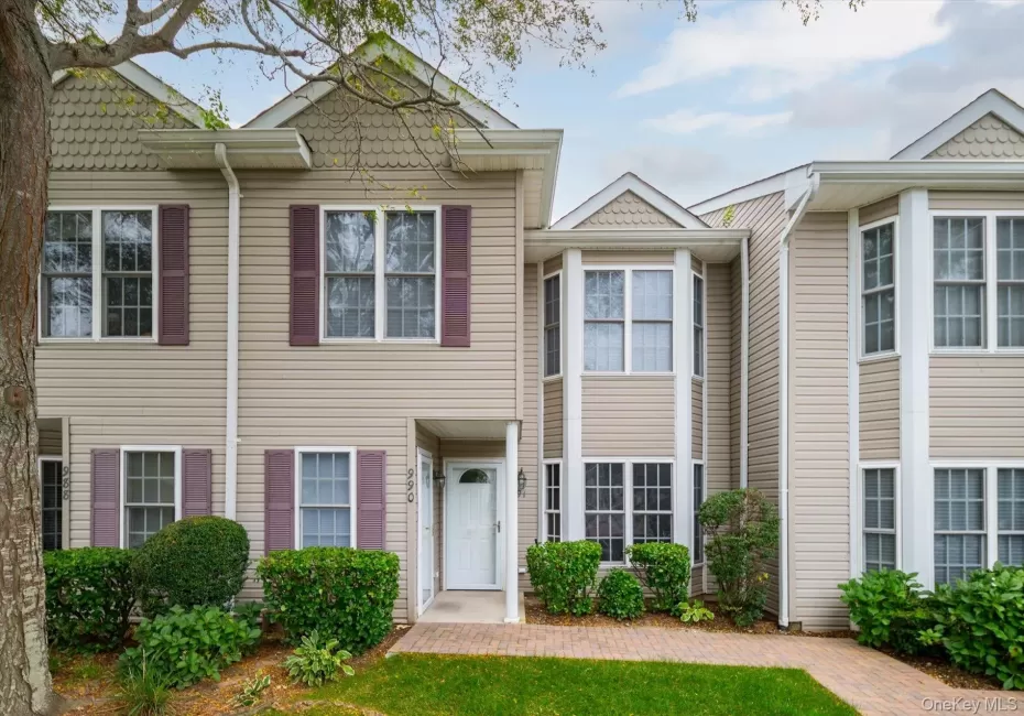 991 Madeira Boulevard, Huntington, NY, 2 Bedrooms Bedrooms, 5 Rooms Rooms,1 BathroomBathrooms,Residential,For Rent,Madeira,0,1056900 991 Madeira Boulevard, Huntington, NY, 2 Bedrooms Bedrooms, 5 Rooms Rooms,1 BathroomBathrooms,Residential,For Rent,Madeira,0,1056900